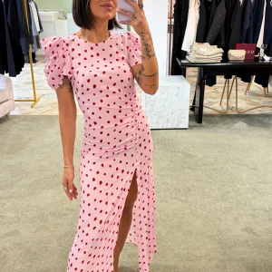 Abito kristel midi MAR DE MARGARITAS rosa con fiori rossi