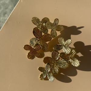 Orecchini fiori pendente gold