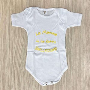 Body con scritta “La mamma mi ha fatto bellissimo”