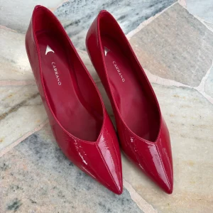 Décolleté rossa in vernice tacco kitten