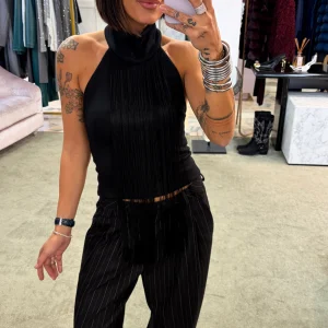 Top nero con frange scollo all'americana mq