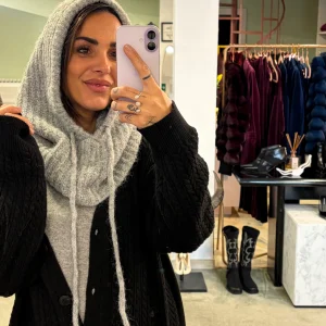 Balaclava grigio a costine