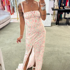 Abito lungo a fiori con spacco ks