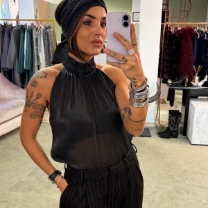 Camicia nera smanicata con sciarpina Actualee