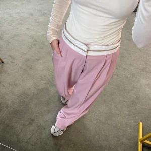 Pantaloni rosa wide leg con risvolto hinnominate