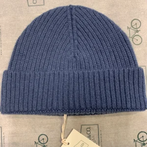 Berretto Chiarelli a coste fine in puro cashmere celeste polvere