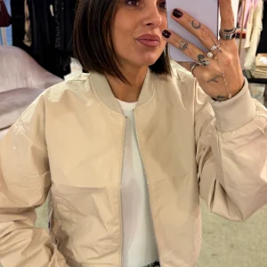 Bomber beige leggero jx