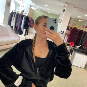 Felpa nera con cappuccio in ciniglia Hinnominate