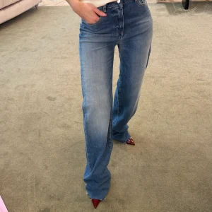 Jeans joia denim medio/chiaro taglio vivo Icon pe26