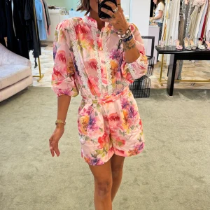 Jumpsuit rosa con fantasia fiori Actualee