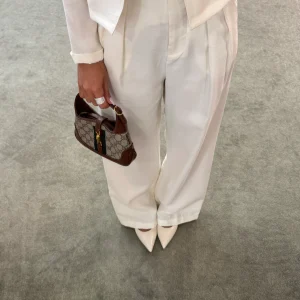 Pantaloni bianco burro wide leg ay