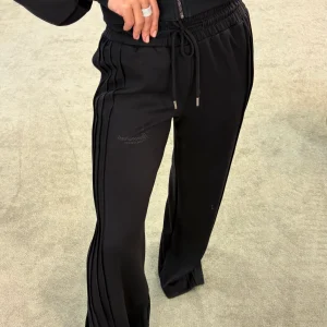 Joggers neri con spacchi laterali sul fondo Hinnominate