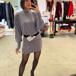Abito lupetto grigio lurex con drappeggio laterale