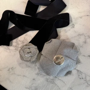 Cintura/chocker con spille crystal fiore argento