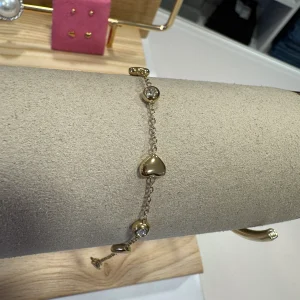 Bracciale cuori piccoli e zirconi oro maglia fine
