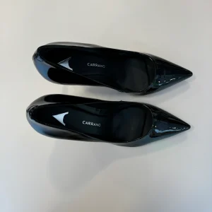 Décolleté in vernice nera