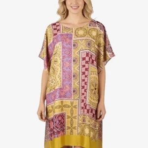 Caftano Corto: Stile e Comodità in un Capo Unico