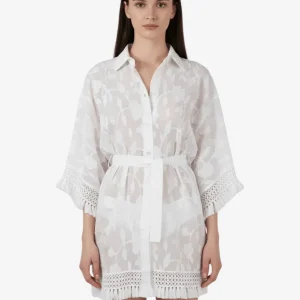 Kimono Corto: Eleganza in Sintesi